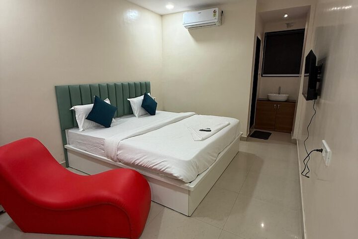 Room 13 of 27