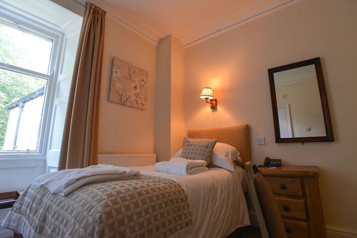 Room 10 of 34