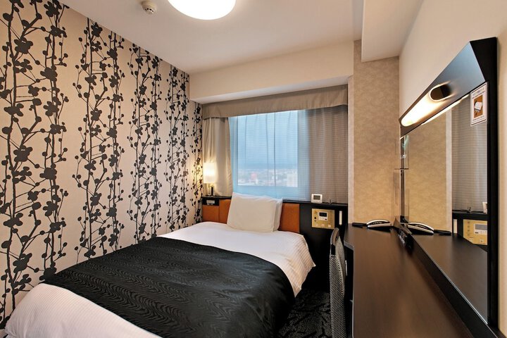 Room 17 of 49