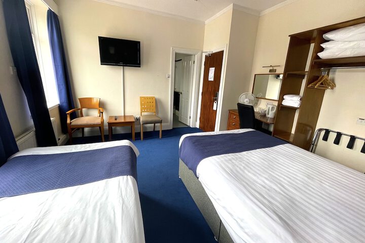 Room 27 of 118