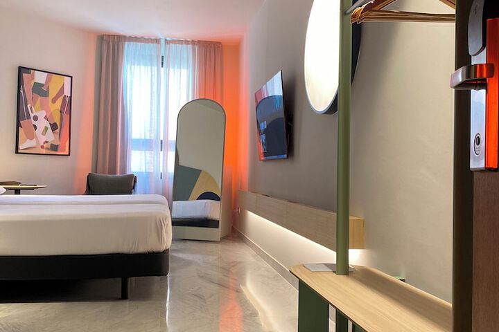 Room 17 of 265