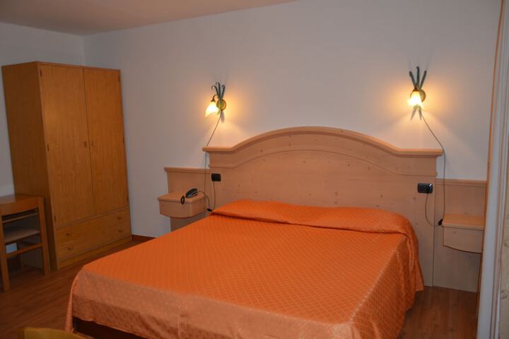 Room 2 of 31