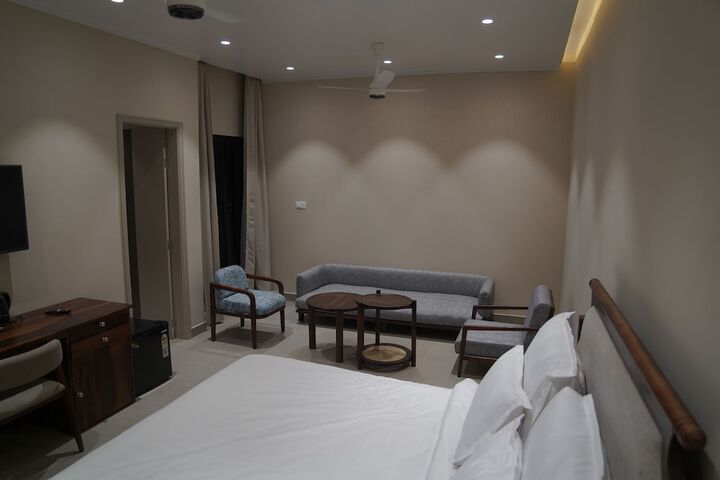 Room 16 of 37