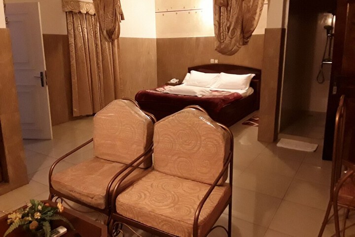 Room 5 of 20