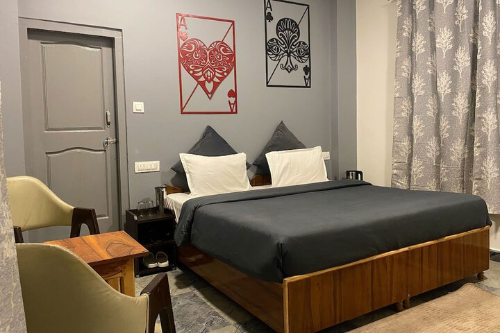 Room 21 of 53