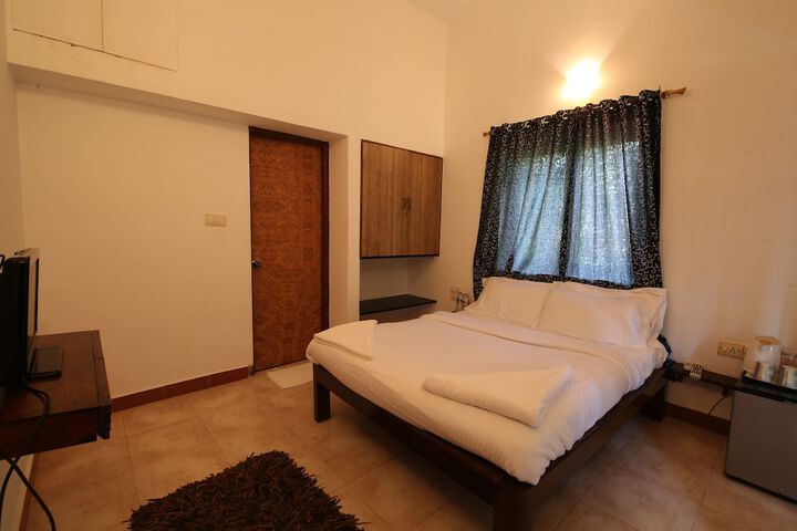 Room 27 of 193