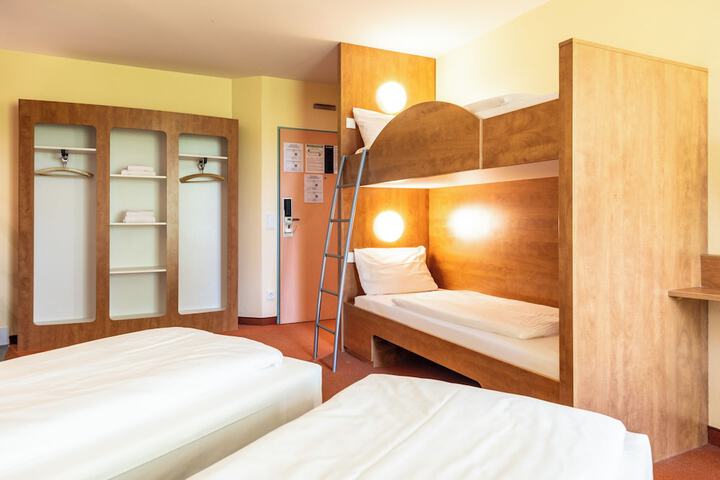 Room 30 of 154