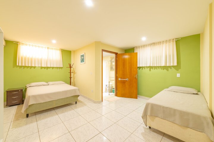 Room 42 of 122