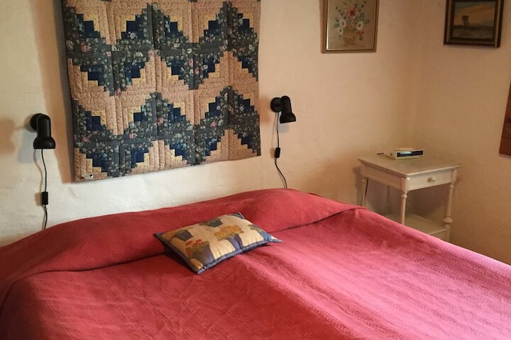 Room 2 of 40