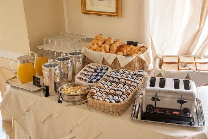 Breakfast/Coffee Service 70 of 98