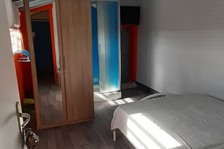 Room 11 of 28