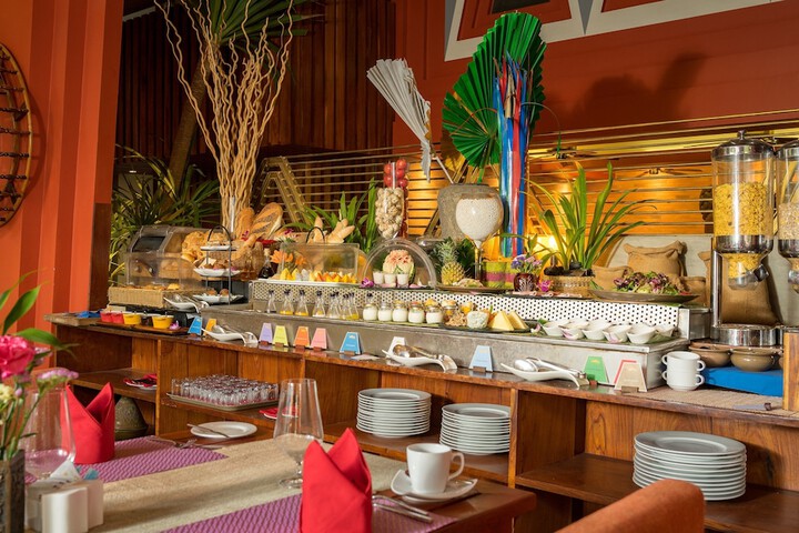 Breakfast/Coffee Service 86 of 157