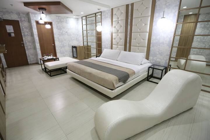 Room 9 of 24