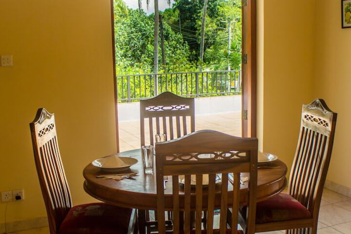 Dining 46 of 81
