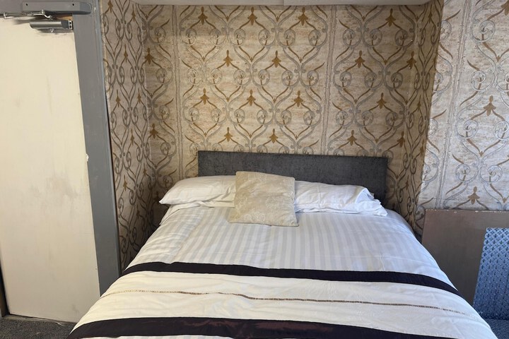 Room 85 of 156