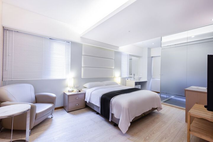 Room 12 of 51