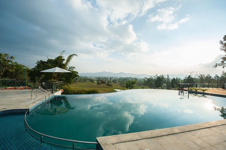 Pools & Facilities