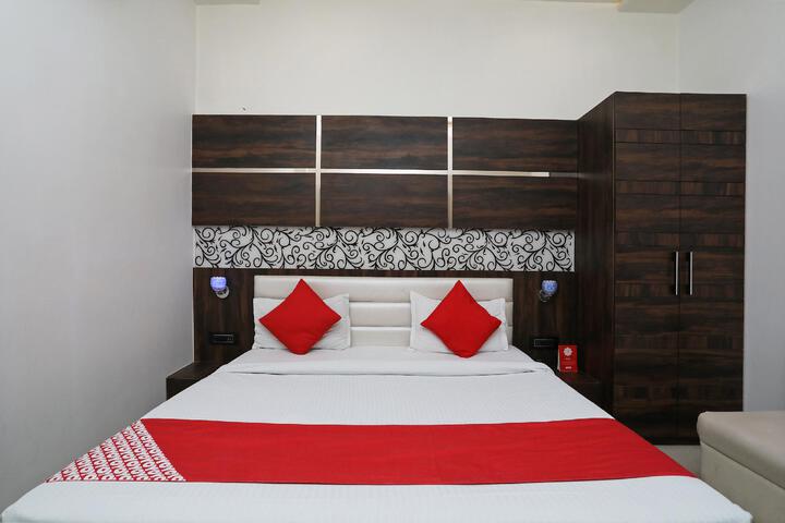 Room 2 of 5