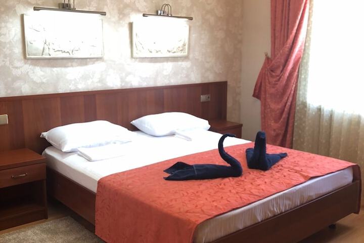 Room 10 of 118