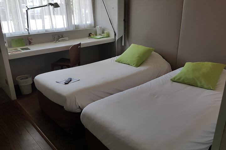 Room 6 of 44