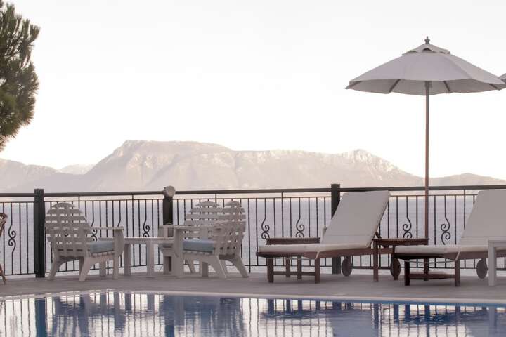 Hotel with Pool