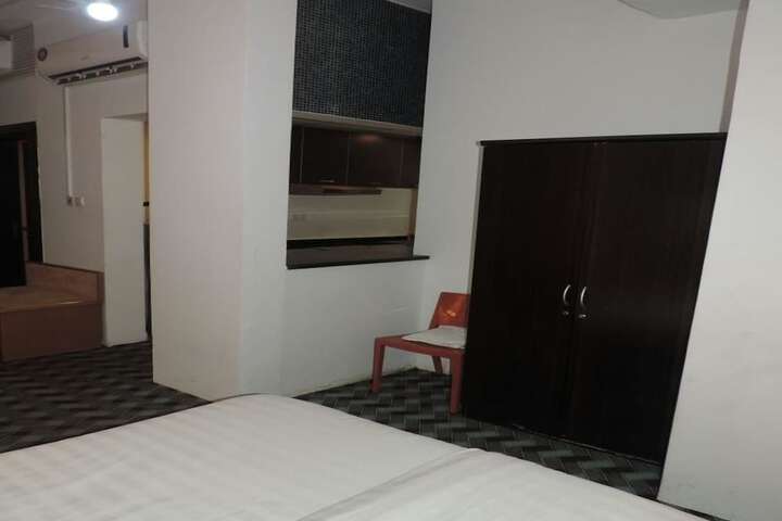Room 18 of 22