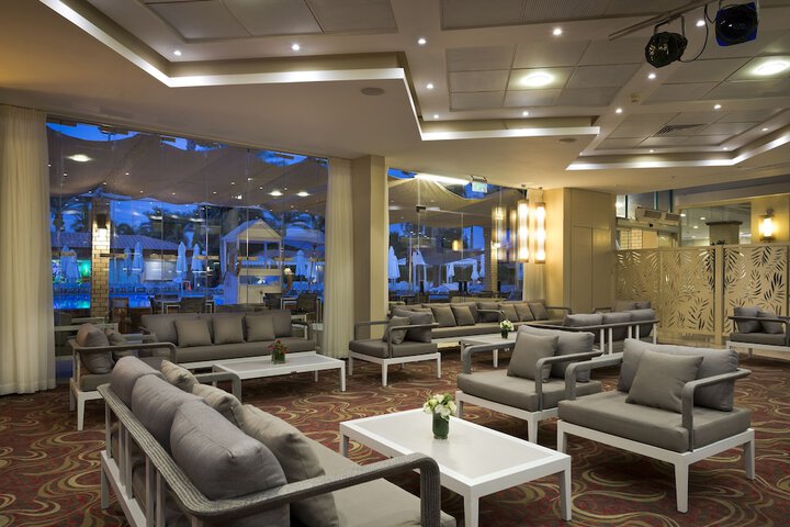 Entrance & Lobby