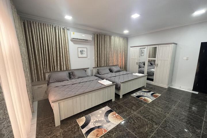 Room 11 of 28