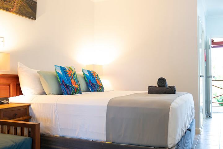 Room 4 of 38