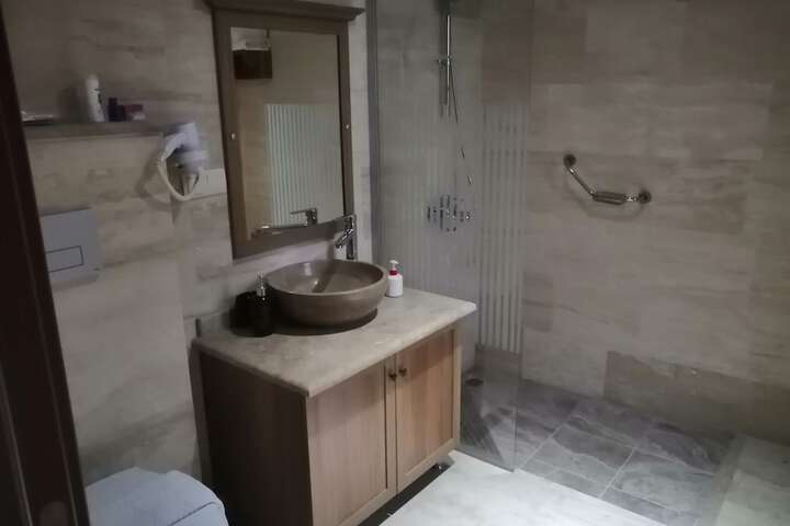 Room 20 of 38
