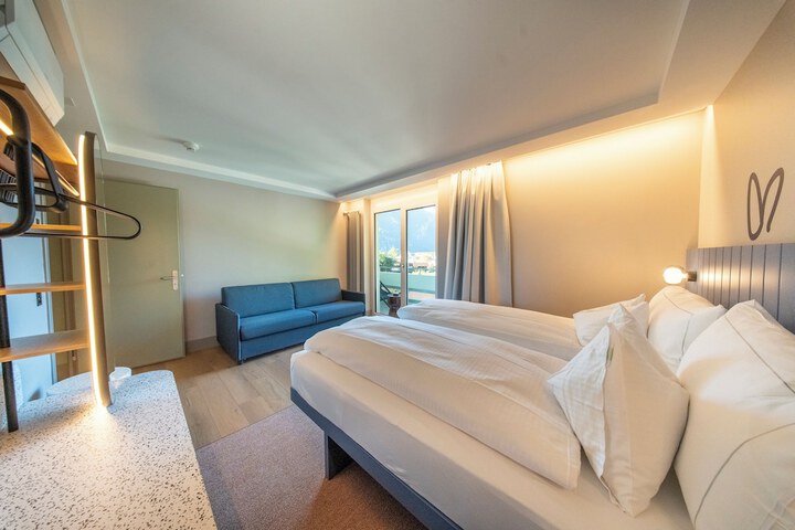 Room 32 of 224