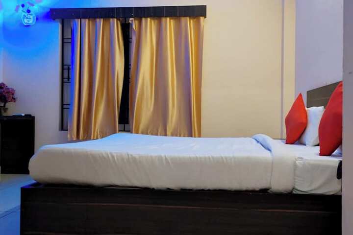 Room 2 of 10