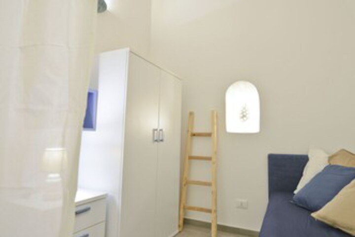 Room 8 of 18