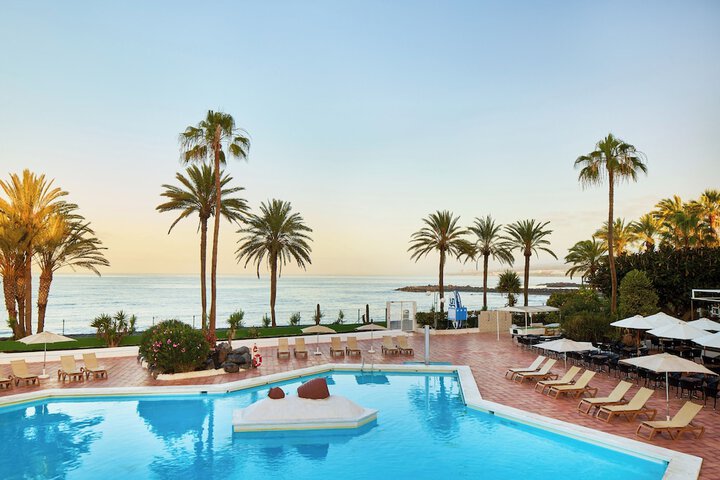 Pool Hotel