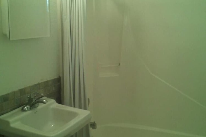 Room 10 of 12