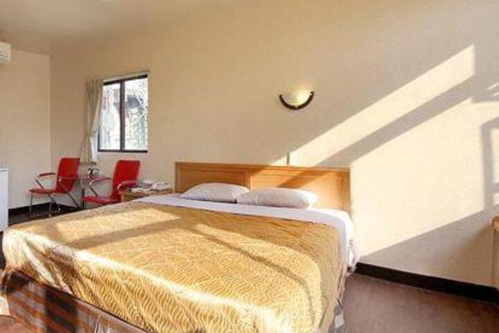 Room 2 of 6