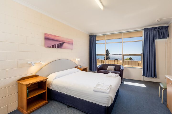 Room 9 of 24