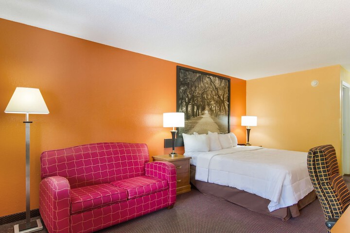 1 King Bed (5 of 22)