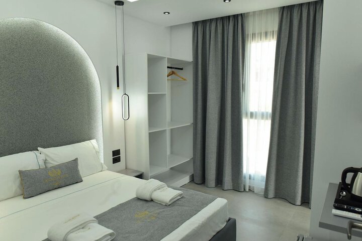 Room 13 of 164