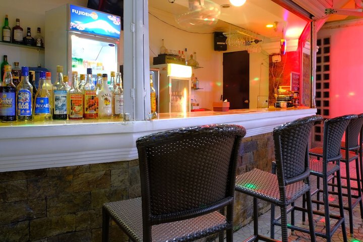 Lounge 72 of 94