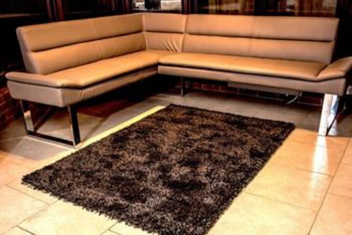 Lounge 25 of 42