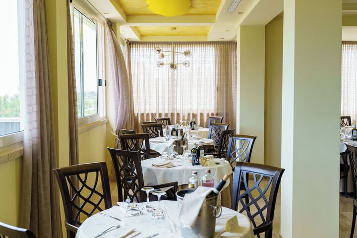 Dining 90 of 108