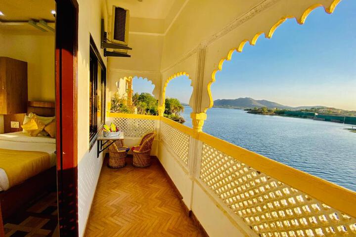 Hotel Vallabhgarh at Pichola Lake Nathi Ghat Brahmpole Udaipur