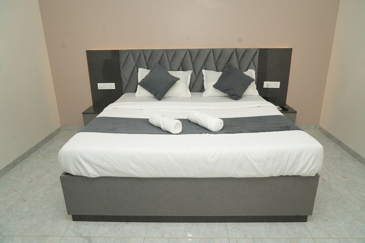 Room 4 of 7