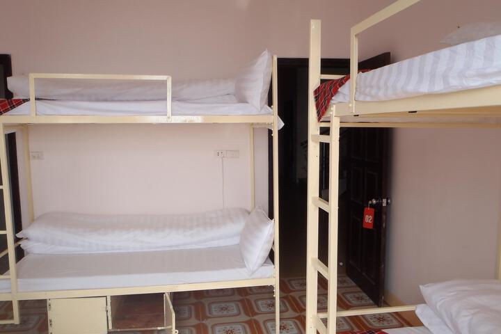 Room 2 of 5