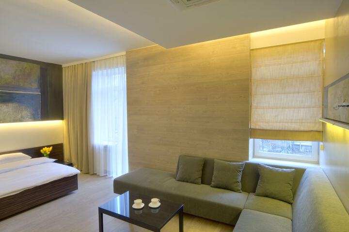 Room 17 of 100
