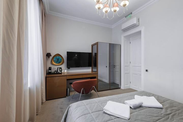 Room 68 of 208