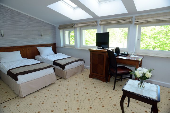 Room 16 of 39