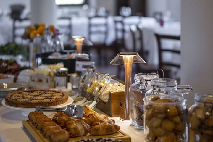 Breakfast/Coffee Service 42 of 52