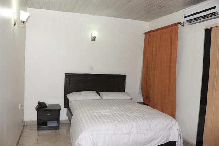 Room 15 of 18